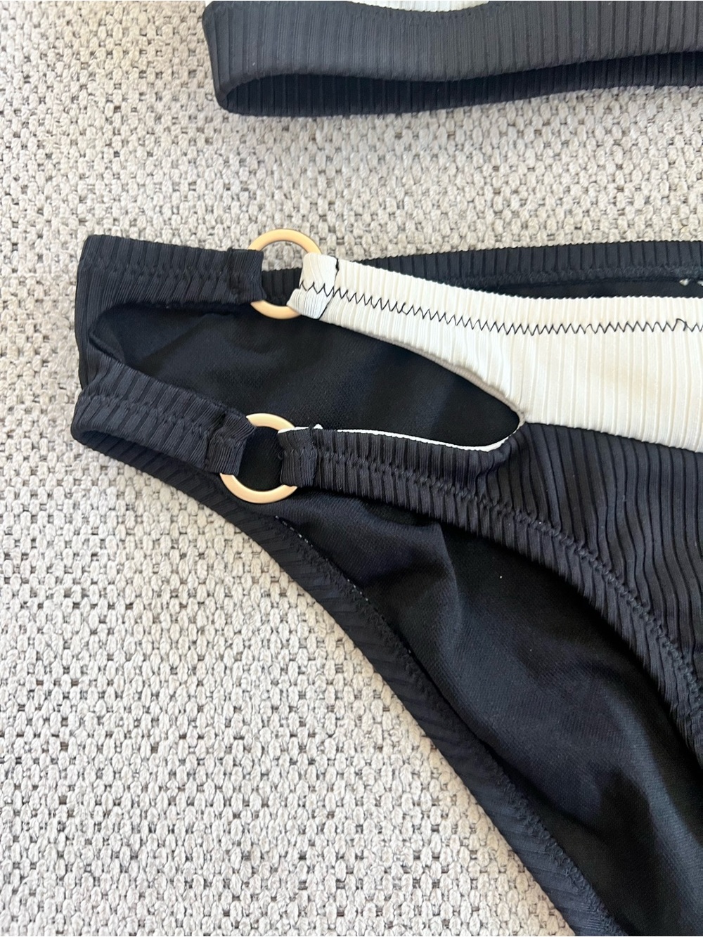 🥂 𝑪𝒉𝒂𝒎𝒑𝒂𝒈𝒏𝒆 𝑪𝒐𝒂𝒔𝒕 | Jessica Simpson— Colorblock Ribbed Bikini Set - Picture 2 of 4